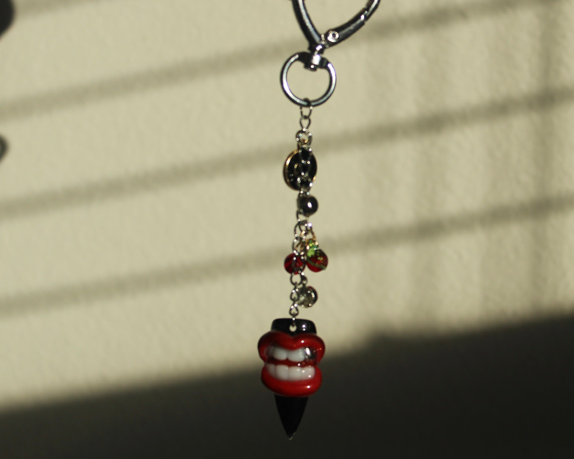 Juicy Lips w/ Silver tooth