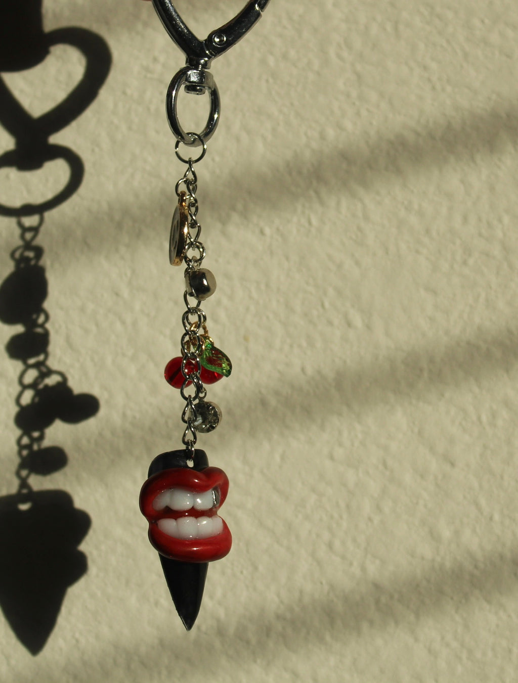 Juicy Lips w/ Silver tooth