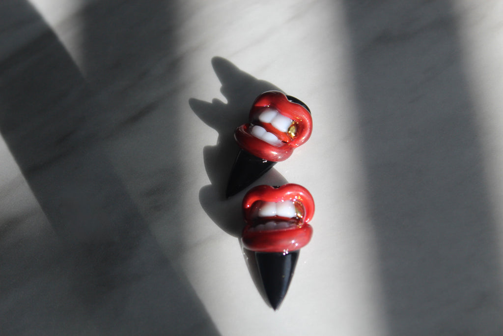 Juicy Lips w/ Gold tooth